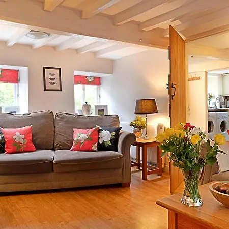 Stunning With Free Access Feriehus Newby Bridge